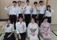 参加した8人と技芸講師の先生方